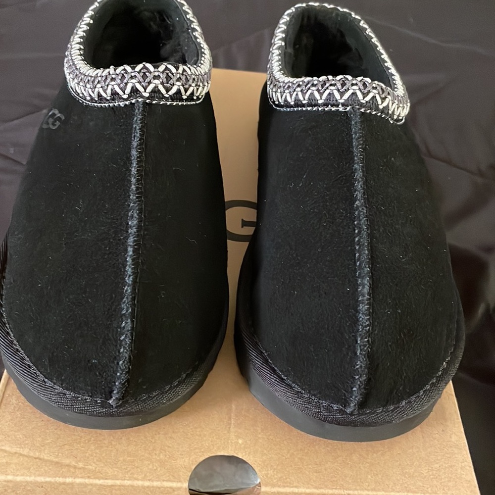 🔥Sale🔥Comfy and cozy black Ugg Tasman slippers..NWT..never worn